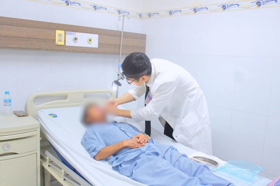 Người đàn ông gặp biến chứng nghiêm trọng sau nhổ răng khôn