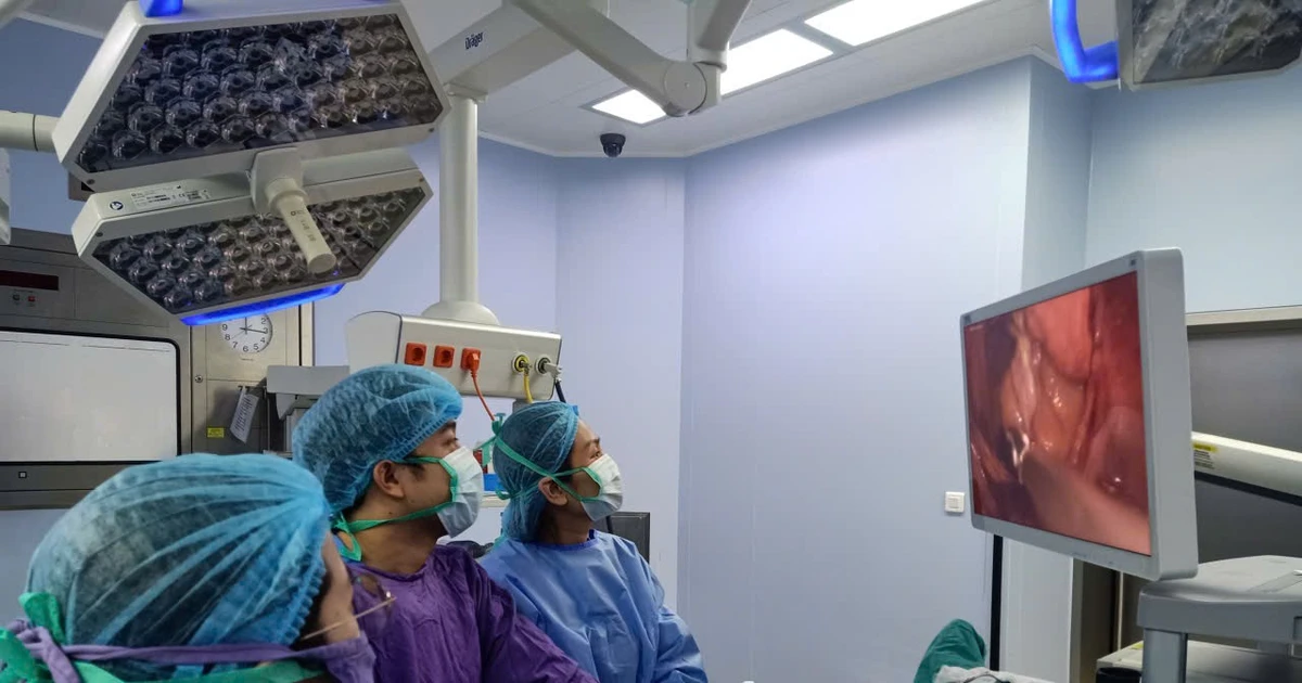 Phẫu thuật nội soi qua âm đạo loại bỏ u lành tính, giảm sẹo