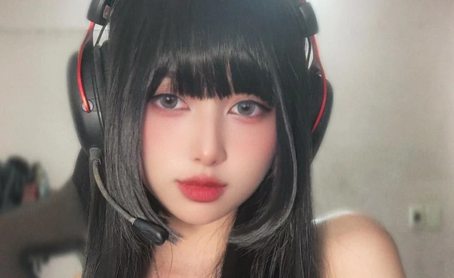 Nữ trọng tài tái xuất cực cháy, nhan sắc “đốt mắt” cộng đồng mạng