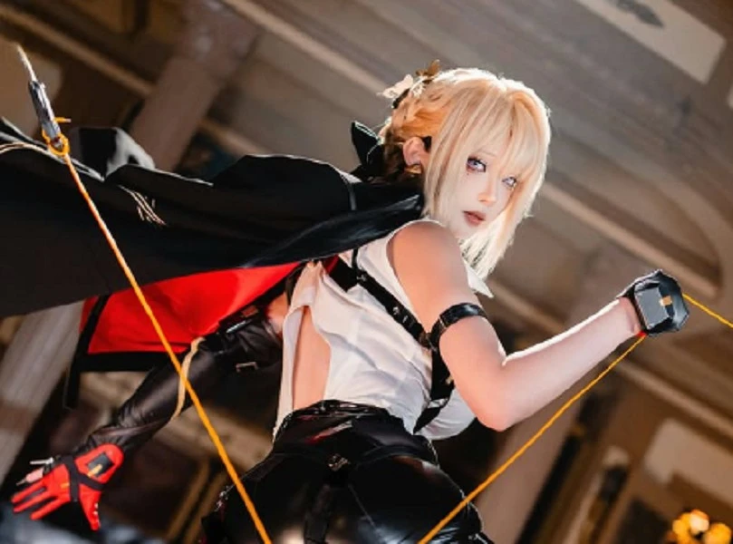 Hot coser 3 triệu follow hóa thân “bò sữa” khiến fan chao đảo