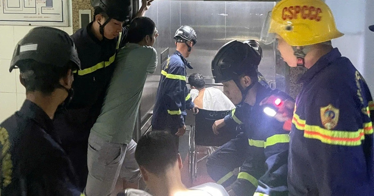 Giải cứu thành công 3 người mắc kẹt trong thang máy bệnh viện Đà Nẵng