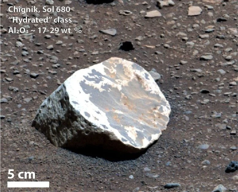 Bắt gặp đá trắng lạ trên sao Hỏa, nghi dấu vết mưa cổ