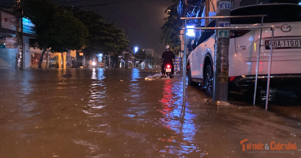 Ngập diện rộng sau mưa lớn tại Lâm Đồng, giao thông tê liệt