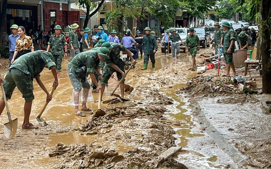 Thủ tướng chỉ đạo ứng phó khẩn cấp bão số 13 Kalmaegi và mưa lũ