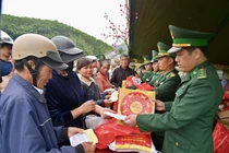 Mang Tết sớm đến với người dân biên giới biển ở Huế