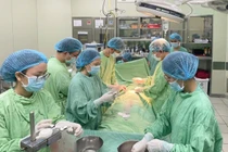 Bệnh viện TW Huế thành công ca ghép tủy thứ 15 cho bé 7 tuổi mắc Thalassemia