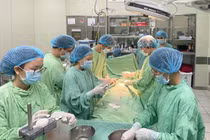 Bệnh viện TW Huế thành công ca ghép tủy thứ 15 cho bé 7 tuổi mắc Thalassemia