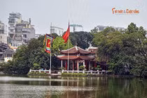 Khám phá lịch sử và kiến trúc độc đáo của đền Ngọc Sơn