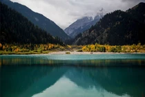 Tận mục hồ nước nổi tiếng nhất Trung Á, dưới đáy đầy di tích cổ đại 