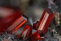 Bí ẩn khoáng vật đỏ rực, đẹp chết người và sức mạnh huyền thoại