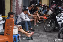 Muôn kiểu thích nghi sau dọn dẹp vỉa hè ở trung tâm Hà Nội 