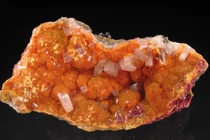 Orpiment khoáng vật vàng rực mê hoặc chứa chất độc chết người