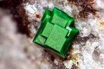 Torbernite đẹp mê hồn nhưng tiềm ẩn nguy cơ phóng xạ cực cao