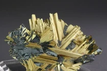 Khoáng vật rutile hé lộ bí mật tinh thể đá quý hiếm