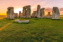 Khám phá bí ẩn của vòng tròn Stonehenge qua các giả thuyết cổ đại