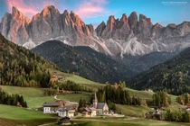 Hé lộ bí ẩn Dolomites – dãy núi được ví như nhà thờ đá khổng lồ