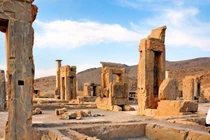 Khám phá nơi an nghỉ của Cyrus Đại đế và di sản cổ đại