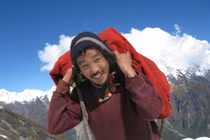 Tộc người Sherpa phi thường, leo Everest dễ như đi chợ hàng ngày