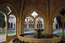 Khám phá tu viện nghìn năm tuổi đầy huyền thoại ở Tây Ban Nha