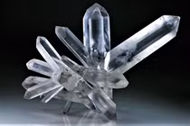 Nguyên nhân tạo hình dạng kỳ lạ của tinh thể khoáng vật