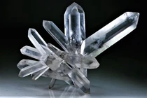 Nguyên nhân tạo hình dạng kỳ lạ của tinh thể khoáng vật