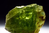 Sắc xanh bí ẩn của olivin tiết lộ điều gì về Trái Đất?