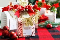 Vì sao phong tục tặng quà Noel ra đời và lan rộng toàn thế giới