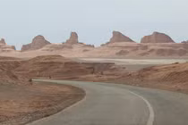 Khám phá sa mạc nóng 70 độ ở Iran: Vùng đất khắc nghiệt và kỳ lạ