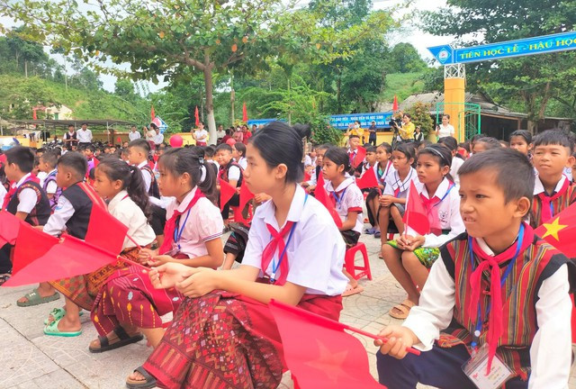 Đây là lần thứ 2 Quảng Bình miễn học phí cho học sinh. Đây là lần thứ 2 Quảng Bình miễn học phí cho học sinh.