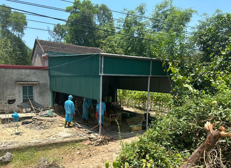 Lực lượng chức năng đang điều tra nguyên nhân vụ việc.