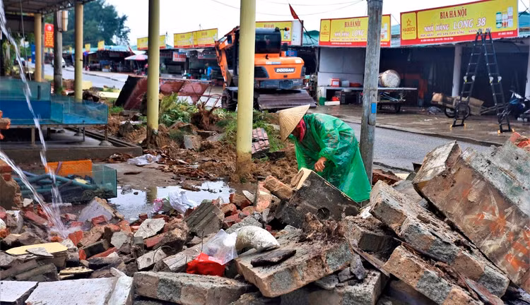 Việc giải tỏa các ki-ốt nhằm trả lại mặt bằng, cảnh quan vốn có cho Khu du lịch Thiên Cầm.