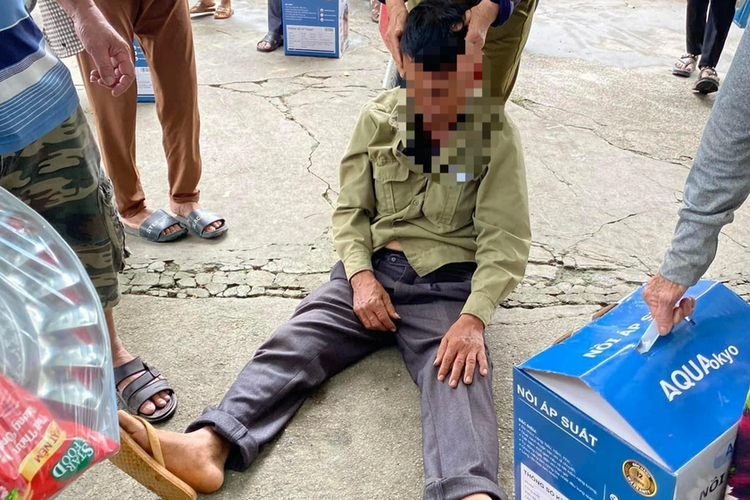 Một người dân ngất xủi khi biết mình bị lừa....