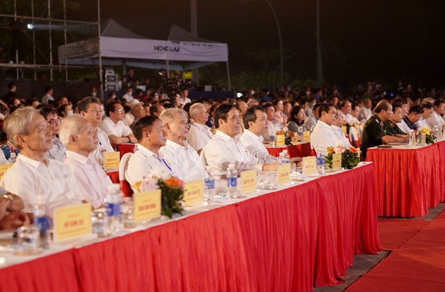 Các đại biểu tham dự khai trương lễ hội du lịch biển Hà Tĩnh năm 2023.