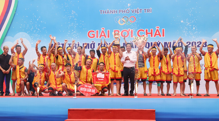 Đội Cẩm Khê lên ngôi vương nhờ phần nước rút tăng tốc đầy nghẹt thở.