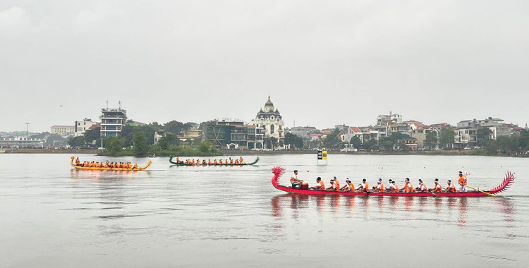 Cuộc đua rượt đuổi ngoạn mục, kịch tính, các đội liên tục thay đổi chiến thuật.