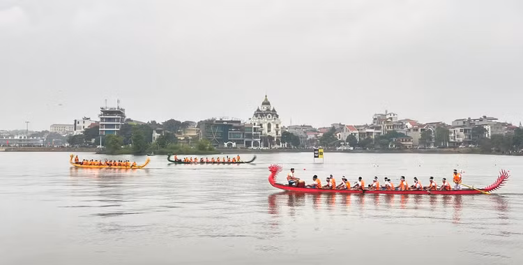 Cuộc đua rượt đuổi ngoạn mục, kịch tính, các đội liên tục thay đổi chiến thuật.