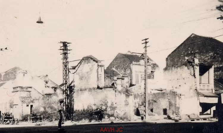 Anh lan dau cong bo ve Ha Noi nam 1946-Hinh-2