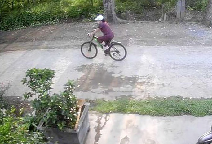 Bà L. đạp xe thể dục, tuy nhiên sau đó người nhà không thể liên lạc được.