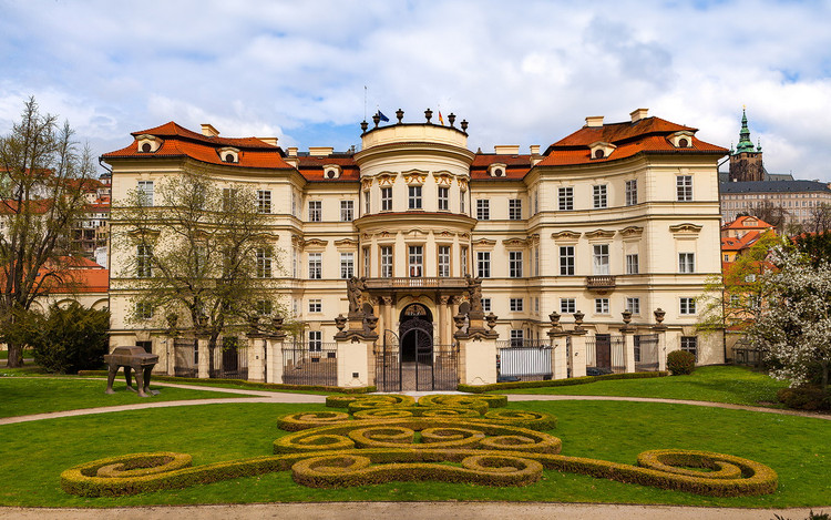 Sung sot truoc toa lau dai co lon nhat the gioi-Hinh-7