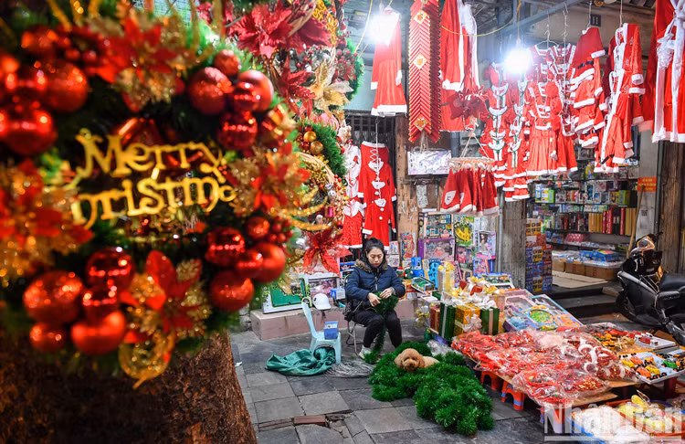 Sac mau Giang sinh tran ngap pho phuong Ha Noi-Hinh-12
