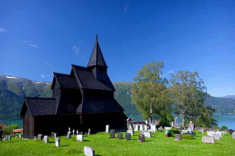 Sửng sốt trước sự kỳ vĩ của nhà thờ gỗ cổ nhất thế giới - Hình 3 Sung sot truoc su ky vi cua nha tho go co nhat the gioi-Hinh-3