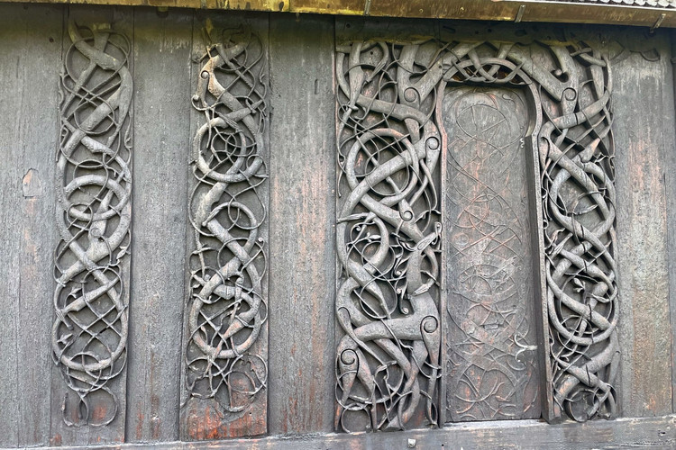 Sửng sốt trước sự kỳ vĩ của nhà thờ gỗ cổ nhất thế giới - Hình 4 Sung sot truoc su ky vi cua nha tho go co nhat the gioi-Hinh-4