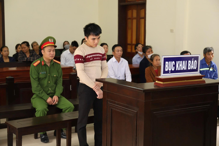 Bị cáo Nguyễn Văn Huân tại phiên toà.