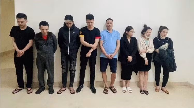 Nhóm đối tượng bị lực lượng công an bắt giữ.