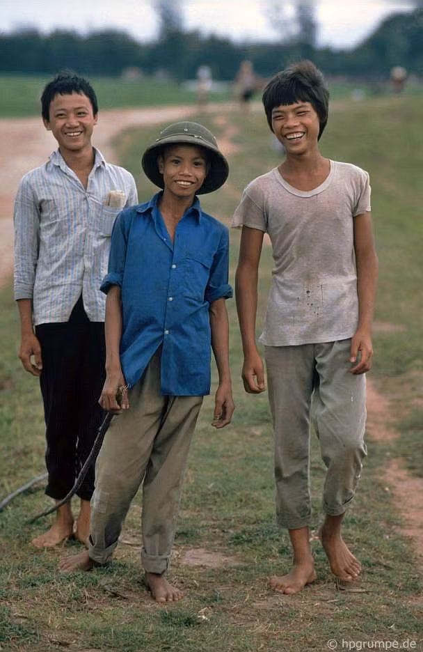 Loat anh de doi ve ngoai thanh Ha Noi nam 1991-Hinh-12