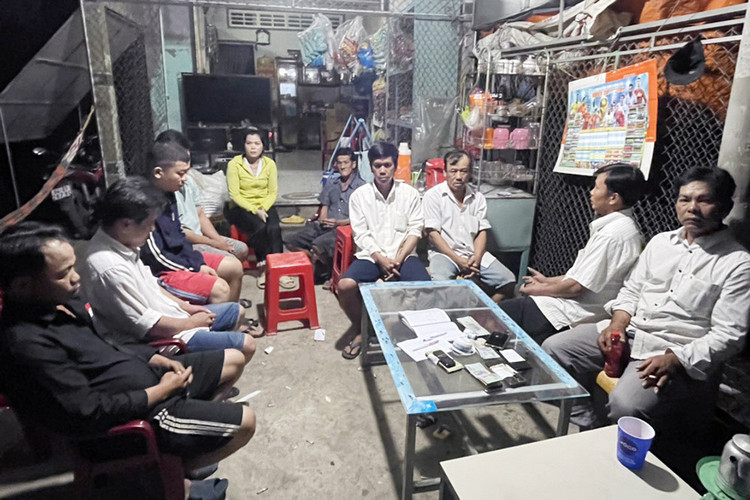 Vinh Long: Triet pha tu diem ca do bong da trong tiem tap hoa