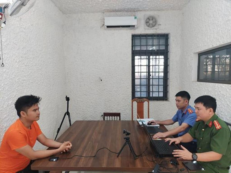 Trần Kim Quốc Hoàn làm việc với lực lượng chức năng.