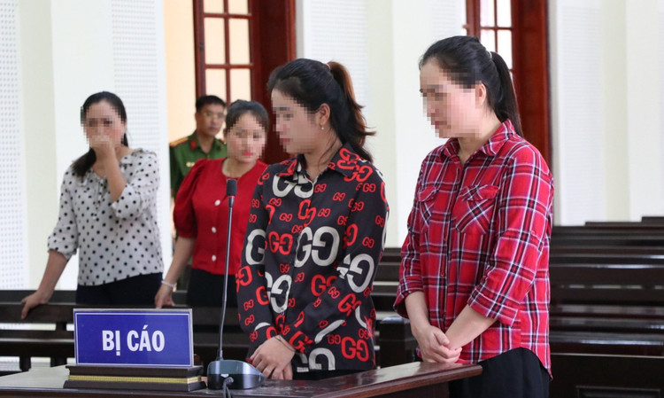 Hai bị cáo tại phiêm toà...