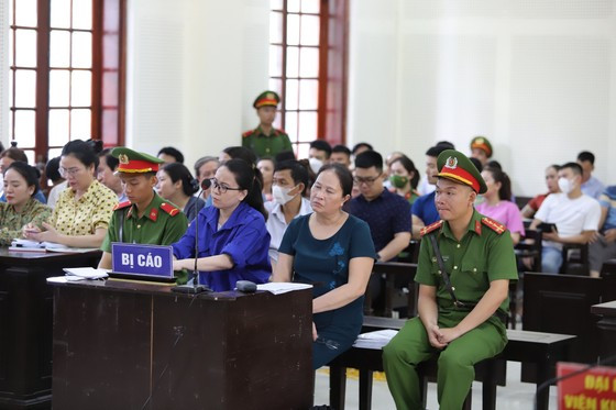 Hai bị cáo tại phiên toà phúc thẩm.