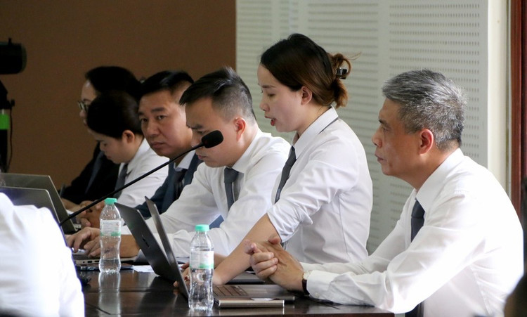 Các luật sư bào chữa cho bị cáo Lê Thị Dung.